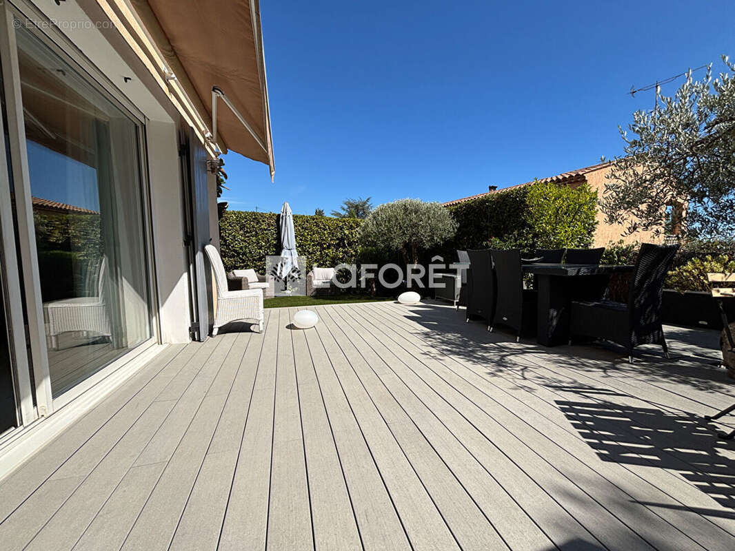 Maison à SAINT-LAURENT-DU-VAR