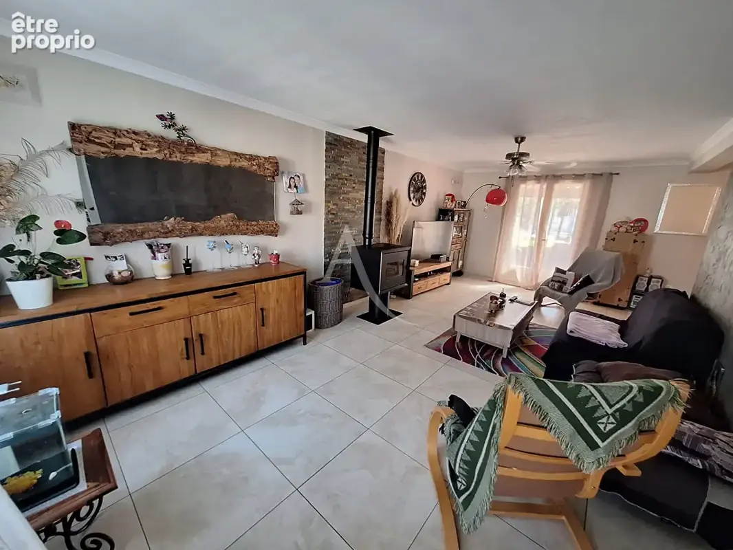 À vendre ? maison traditionnelle avec piscine, jardin et garage - photo 17
