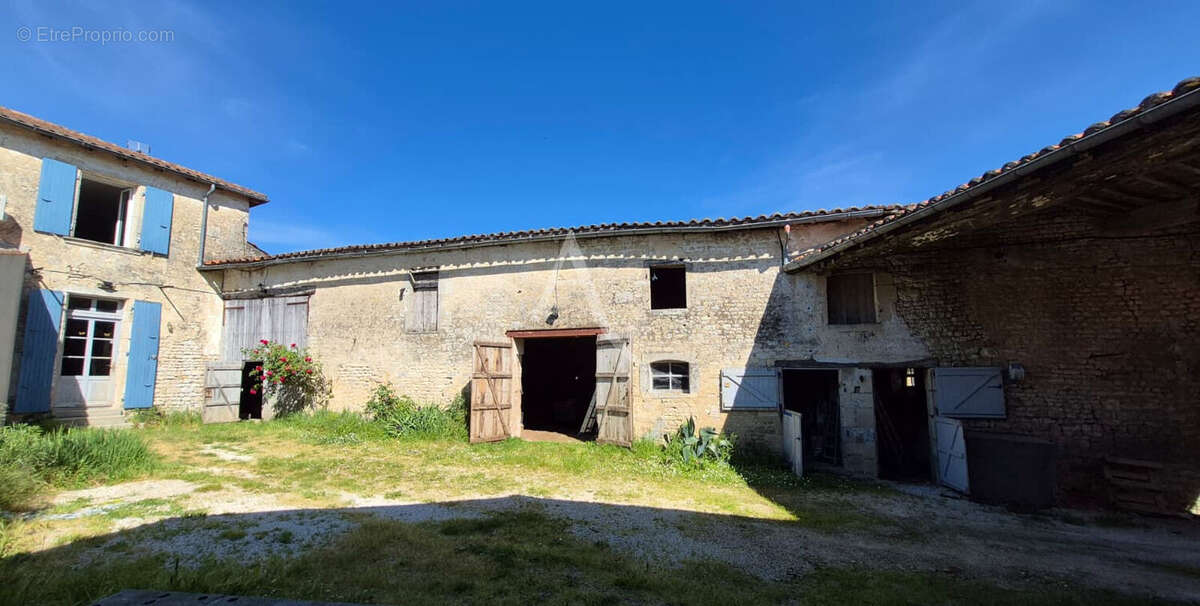 Maison à LOIRE-SUR-NIE