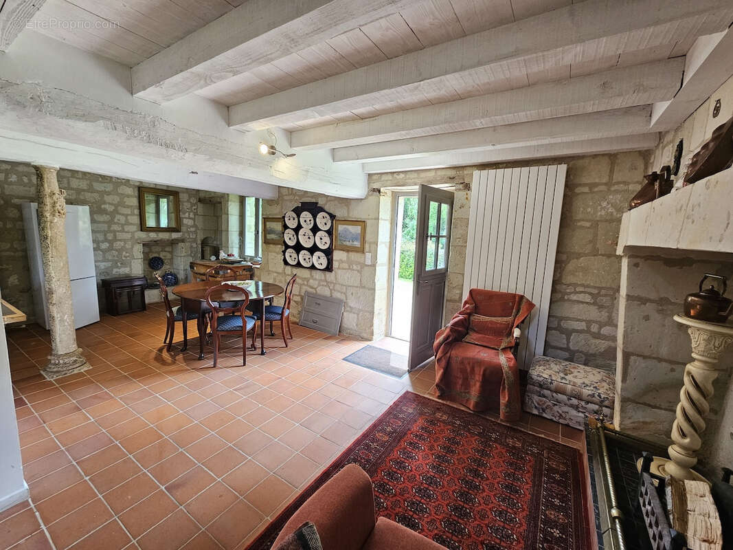 Maison à CANDES-SAINT-MARTIN