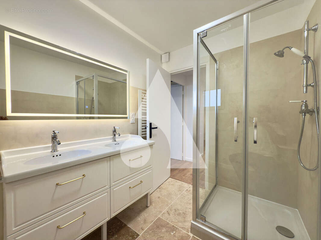 Appartement à EGUILLES