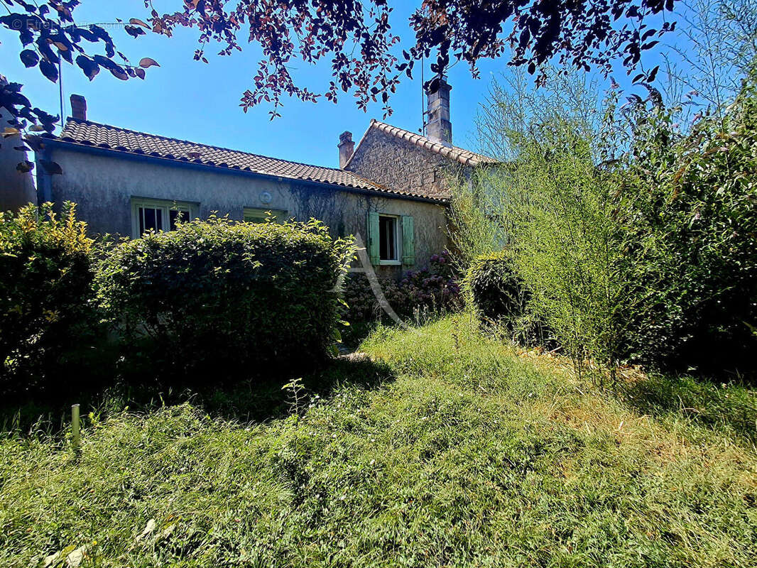Maison à SAINTES