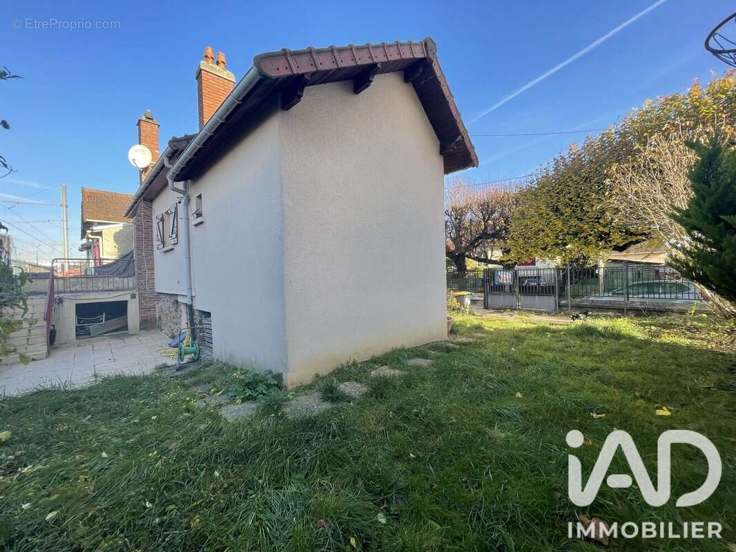 Maison 80 m² à Villeneuve-Le-Roi  - photo 9