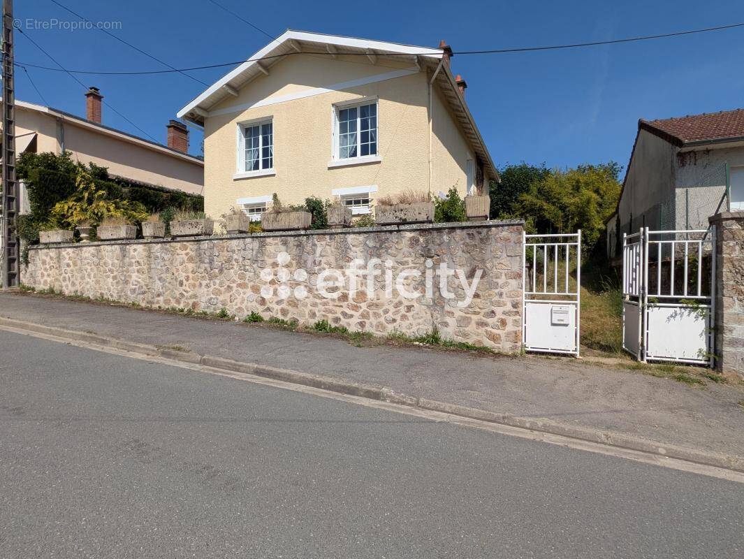 Maison à SAINT-JUNIEN