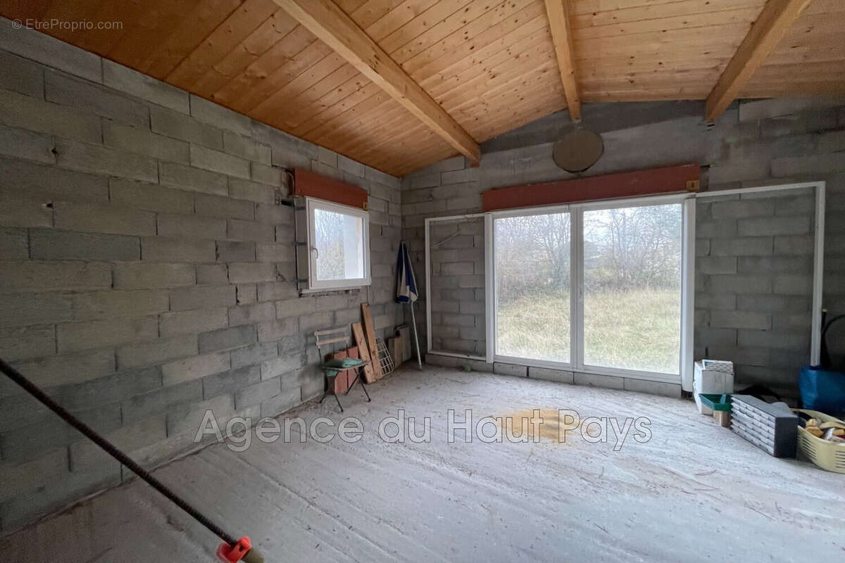 Maison à SAINT-CEZAIRE-SUR-SIAGNE