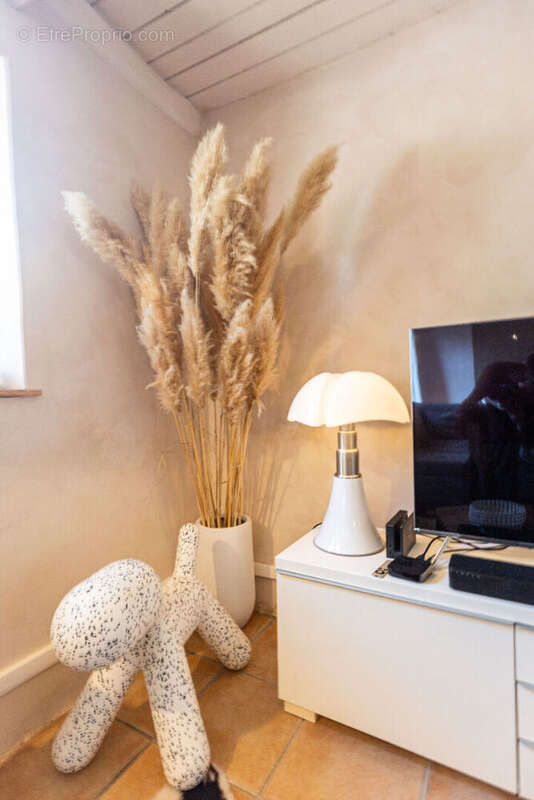 "amarante" - co-exclusivite laforet - mesigny - maison t5 de 161,07 m² - terrain de 394 m² - dpe d - photo 8