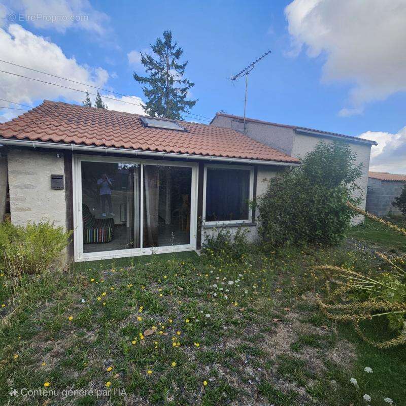 Maison à CHAMPAGNE-LES-MARAIS