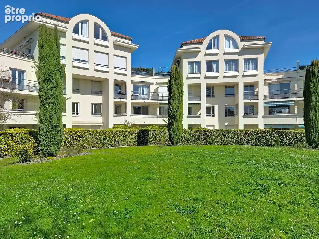 Appartement - 3 Chambres - 2  Balcons - 2 Caves - Garage possible en sus - Proche toutes commodités - photo 3