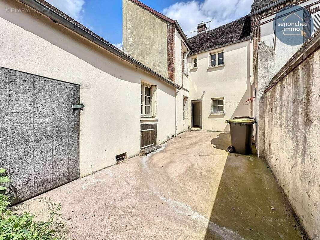 Maison de bourg à vendre à Brezolles (28270)  Charme, potentiel et emplacement privilégié - photo 9