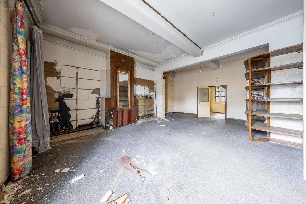 Maison à SAINT-MEDARD-DE-GUIZIERES