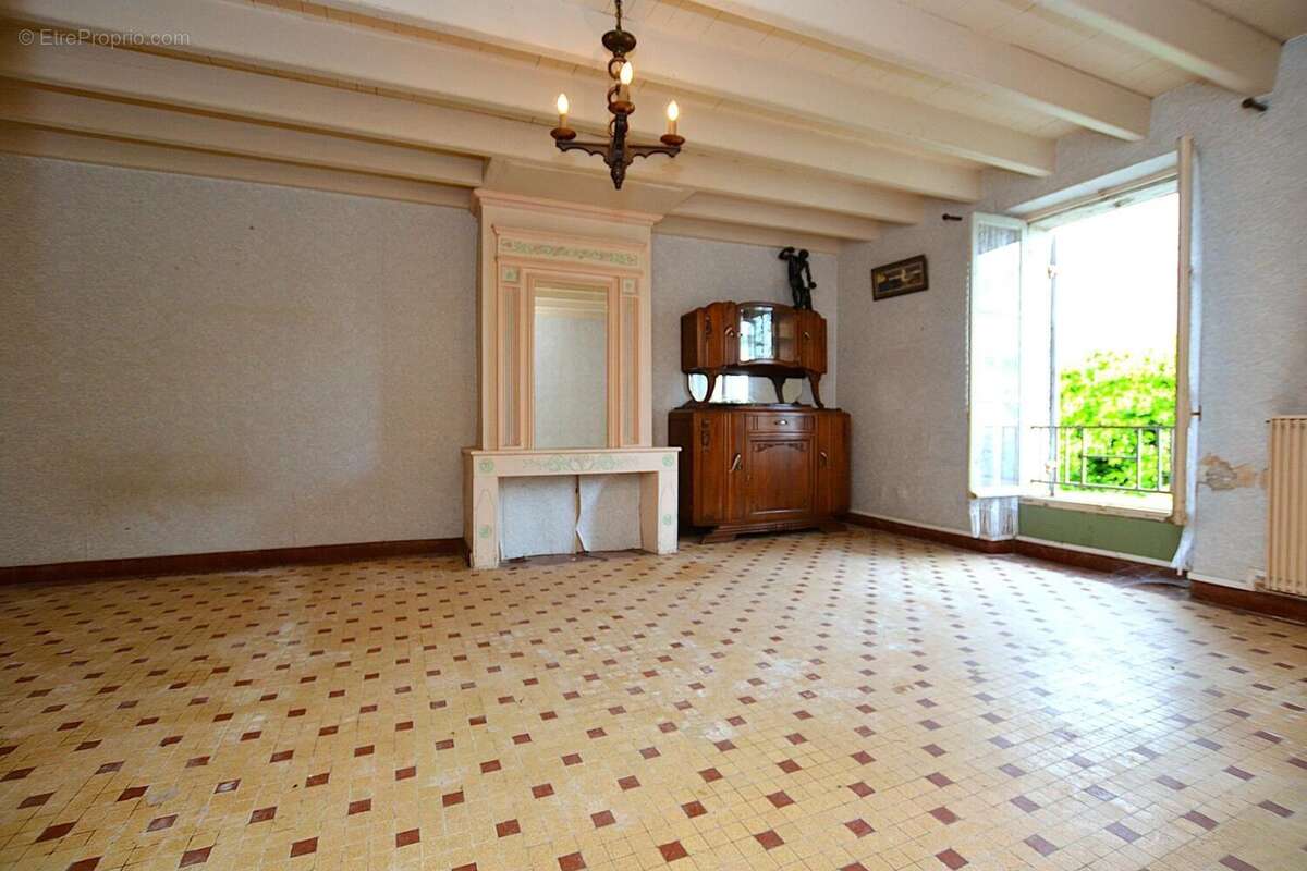 Maison 185 m² à Gensac  - photo 2
