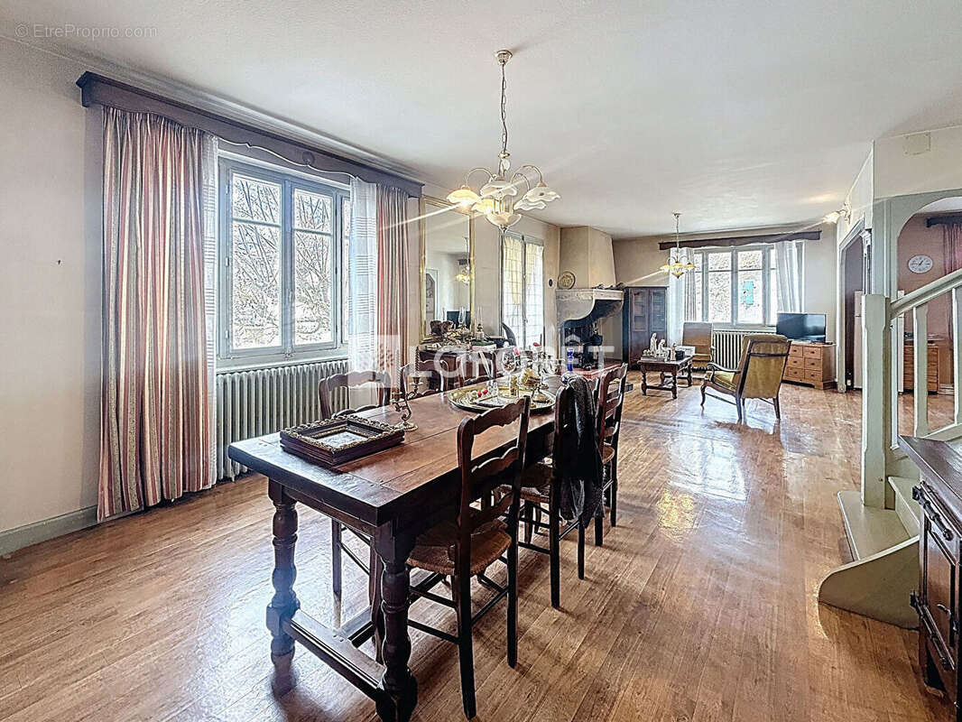 Maison à MONTREVEL-EN-BRESSE