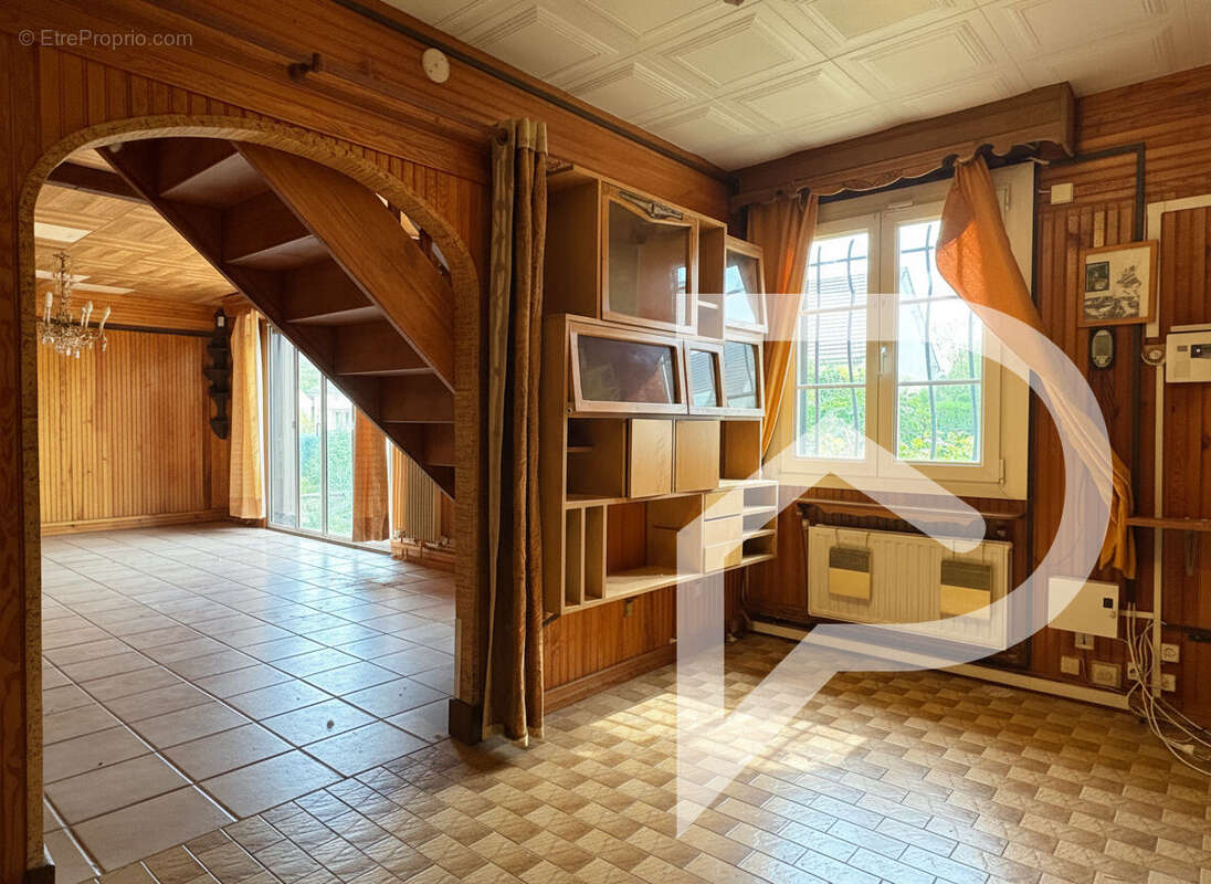 Maison à LONGUEIL-SAINTE-MARIE