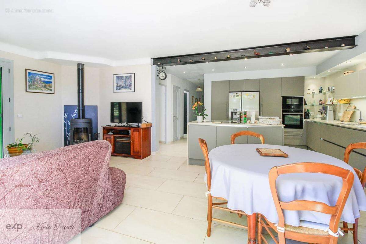 Maison à PEYROLLES-EN-PROVENCE