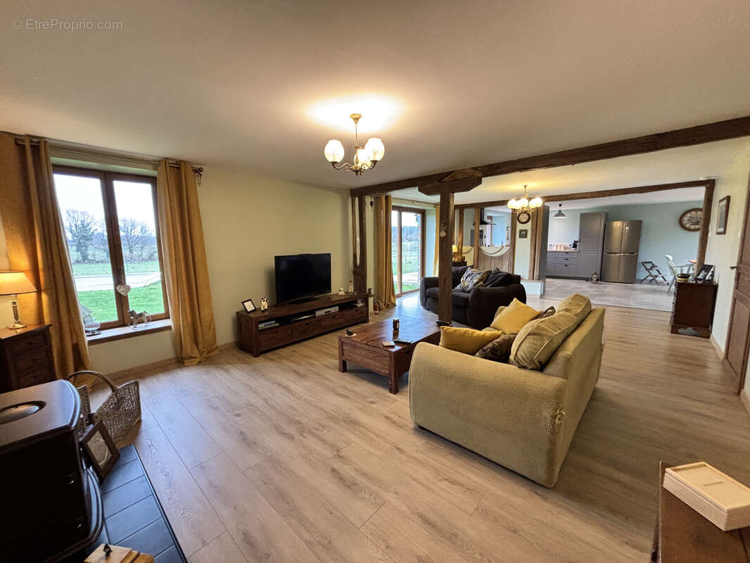 Maison à SAINT-PRIEST-LA-PLAINE