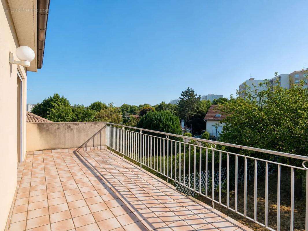 Maison de 5 pièces de 162 m² à Limoges - photo 7