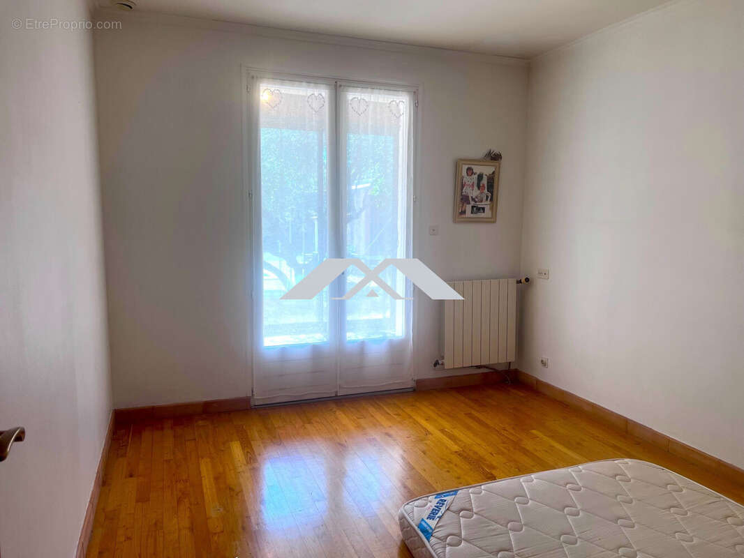 Maison 177 m² à Saint-Julien-Les-Rosiers  - photo 8