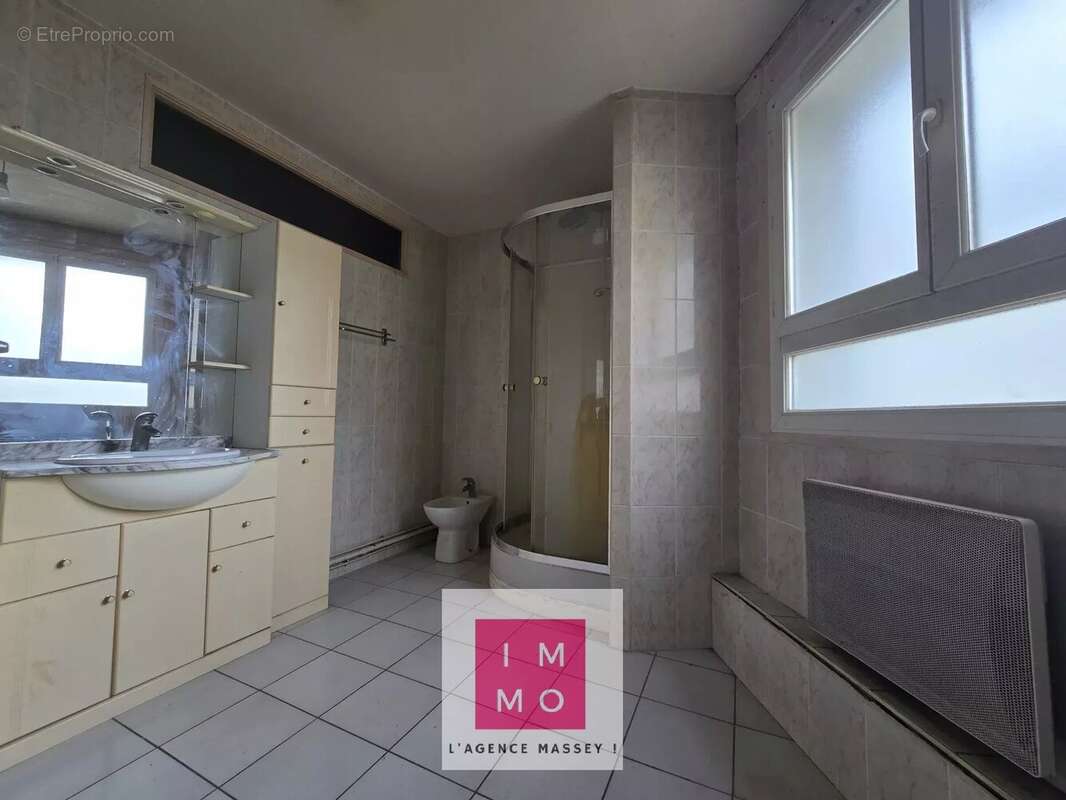 Maison à VILLECOMTAL-SUR-ARROS