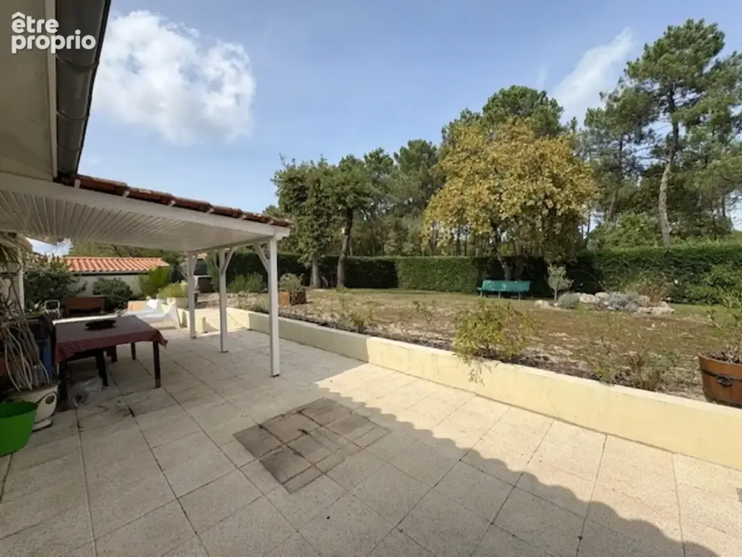 A vendre - Maison de plain pied de 146 m² - garage aménagé - photo 4