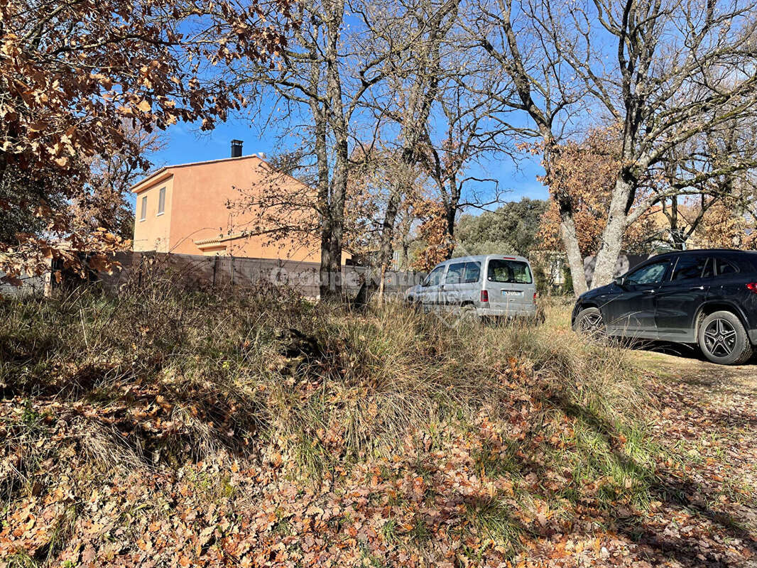 Terrain à VINON-SUR-VERDON