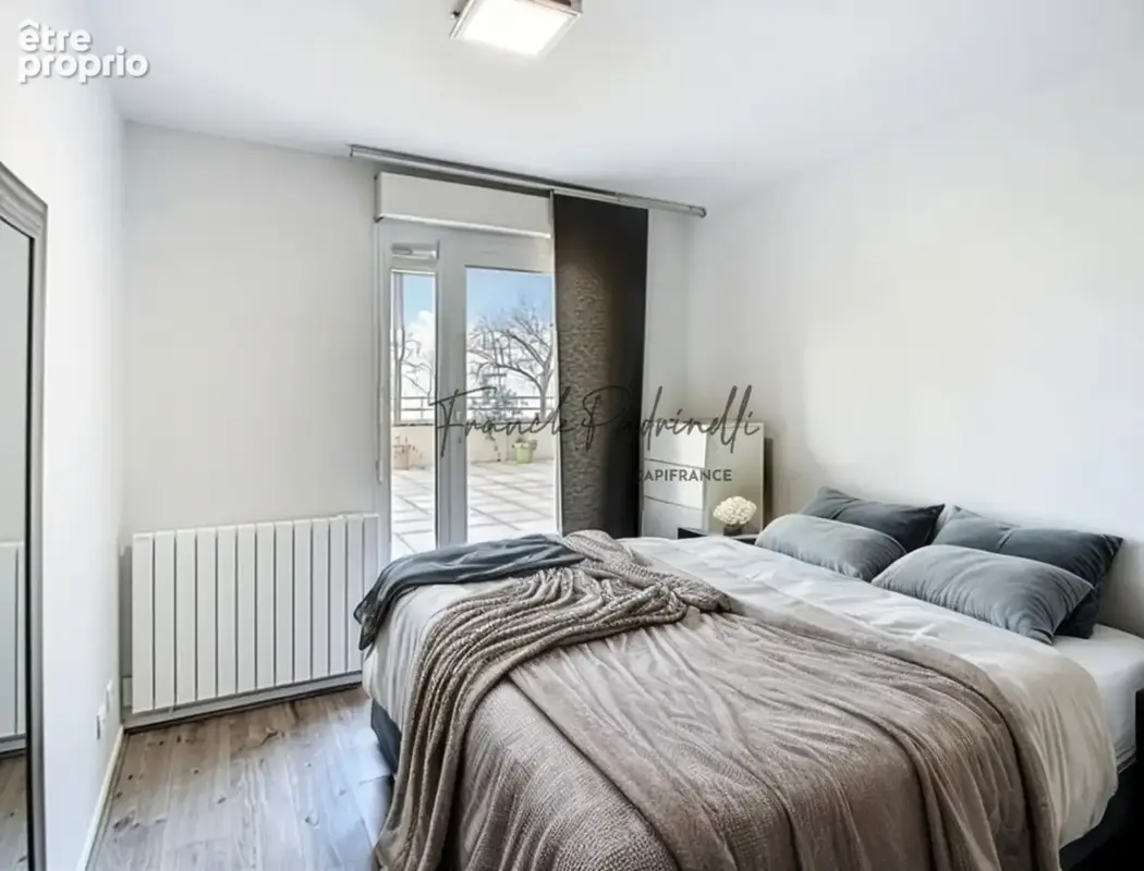 Beau T3 72 m²  VILLEURBANNE (69) CHARPENNES – Place Charles Hernu avec terrasse 75 m² - photo 11