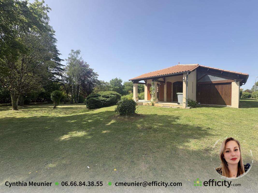 Maison à RUELLE-SUR-TOUVRE