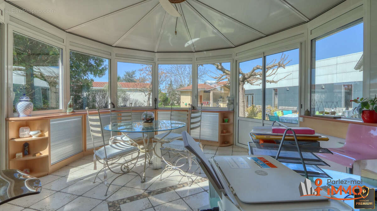 Maison à MONTROND-LES-BAINS