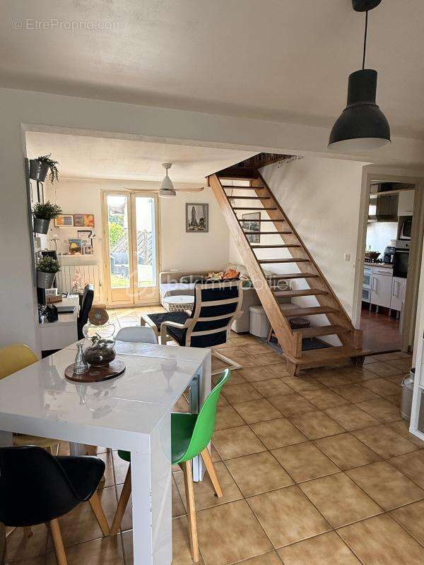 Maison à OLLAINVILLE
