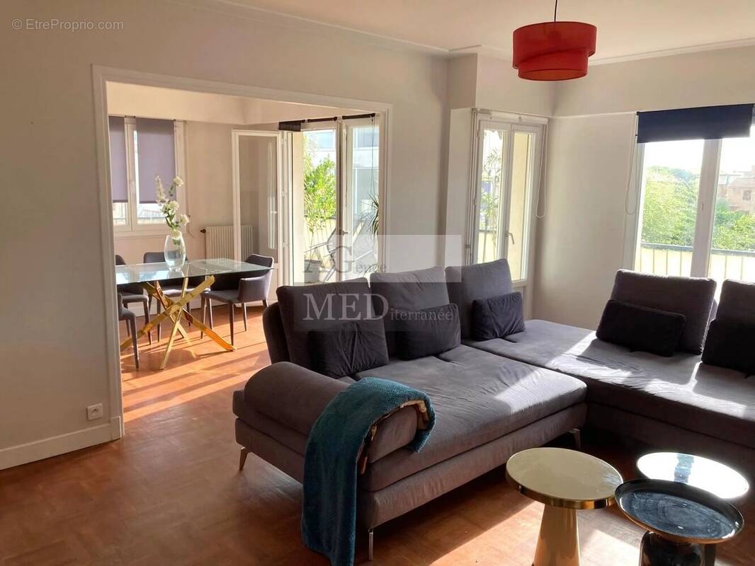 Appartement à SAINT-LAURENT-DU-VAR