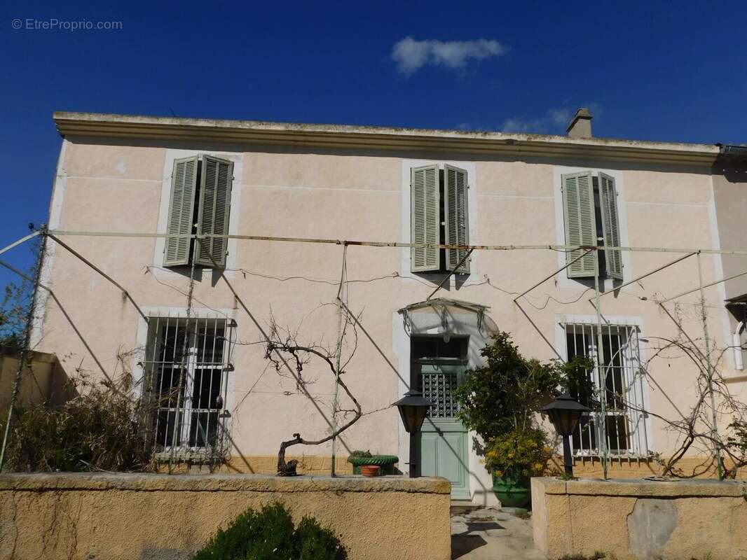 Maison à MOURIES