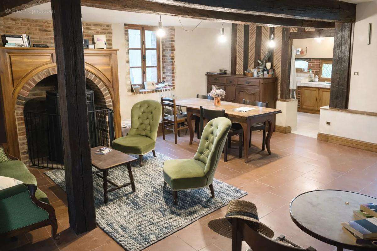 Maison à MEZILLES