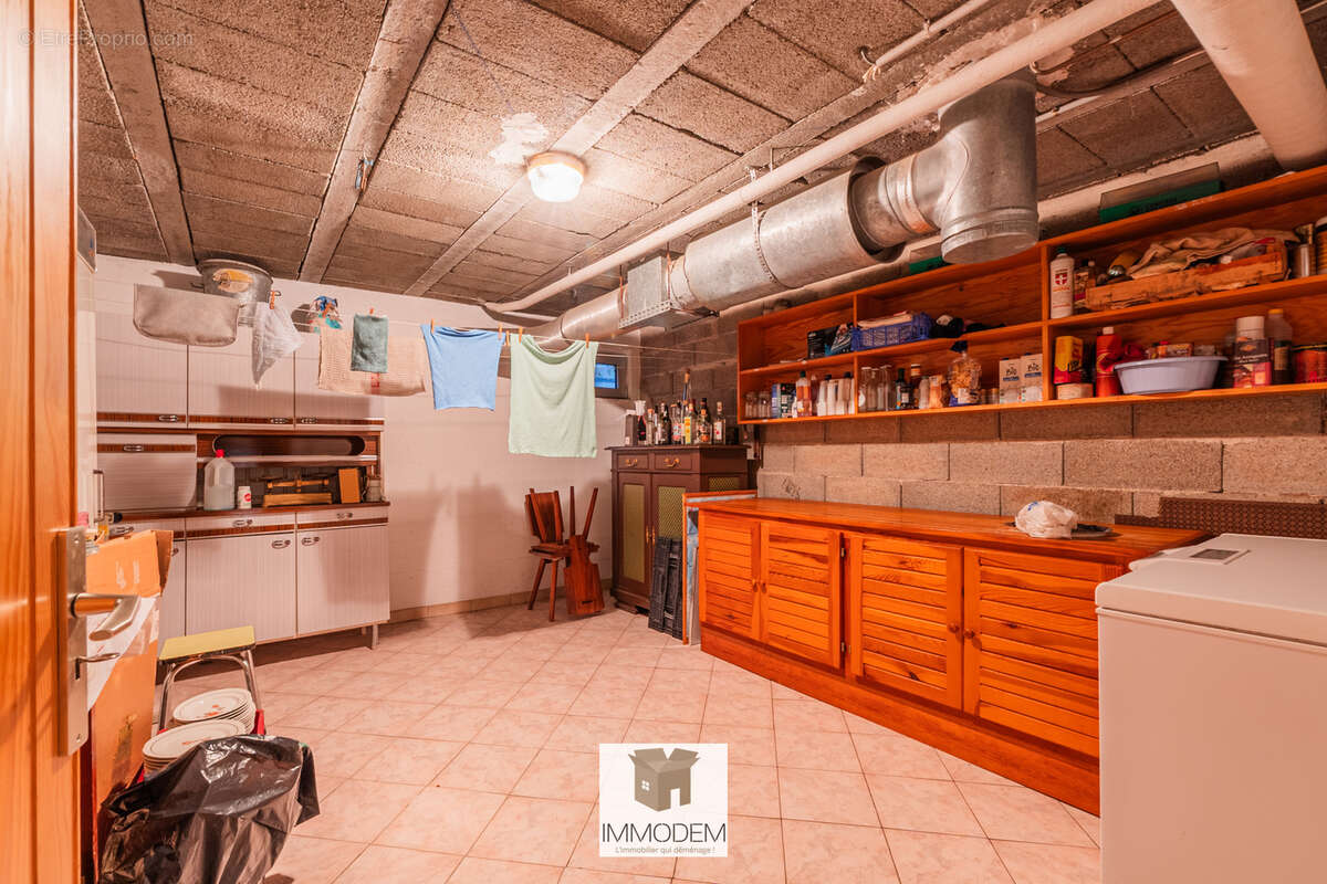 Maison 267 m2 - Dépendance aménageable 150 m2 - Terrain 14 ares - photo 21