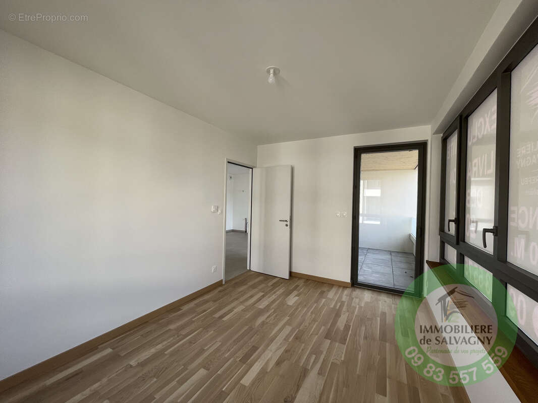 Appartement à LA TOUR-DE-SALVAGNY