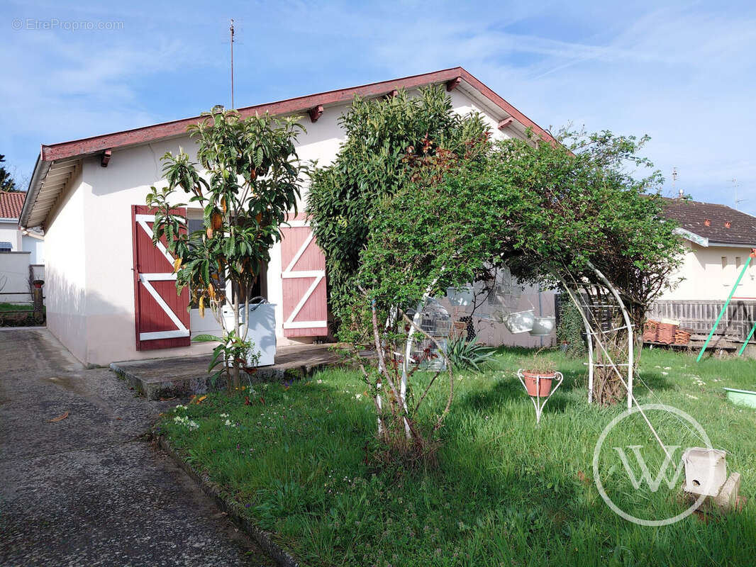 Maison à PONT-EVEQUE