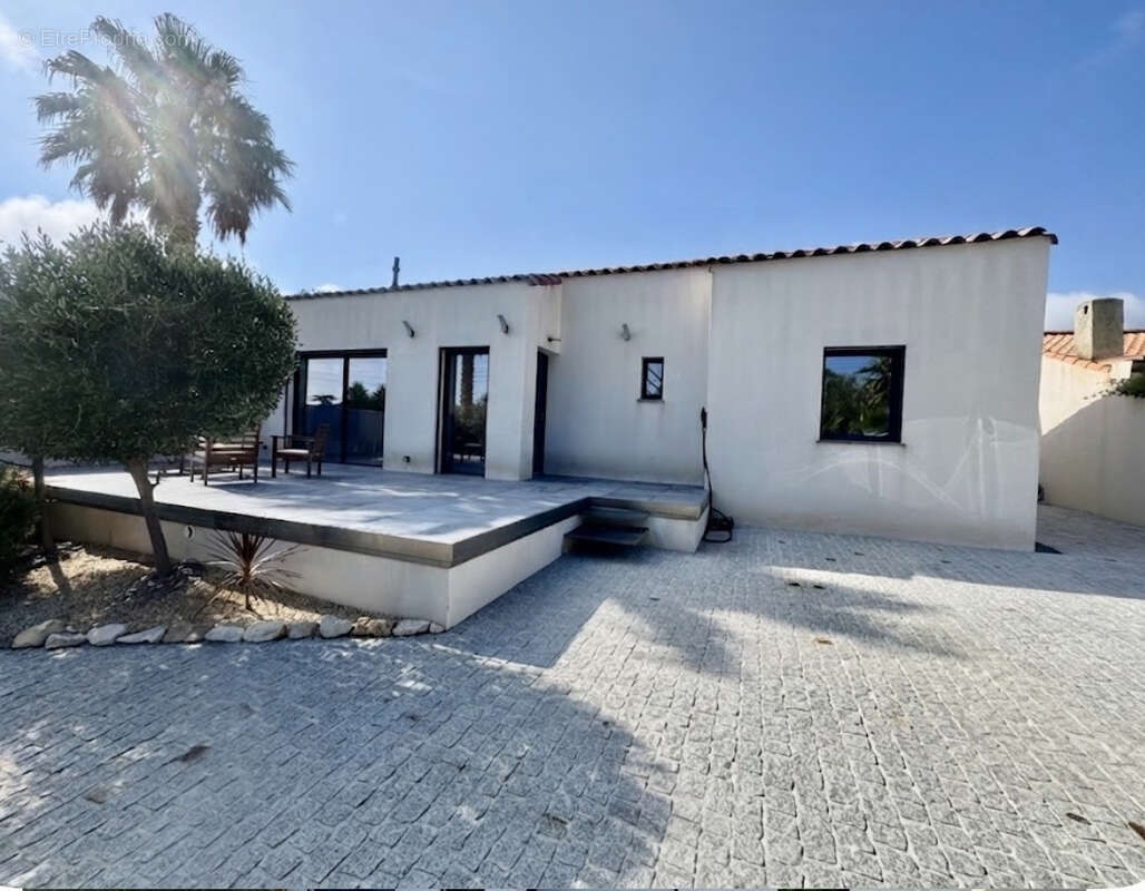 Maison de plain pied 100m2 terrain 538m2 garage et piscine - photo 9