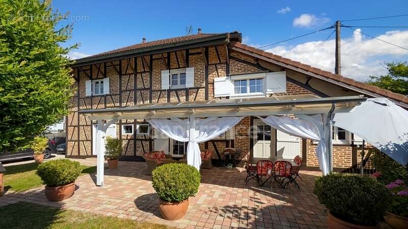 Maison de charme à Colombages de 184.67 m² à vendre 8 pièces SAINT GERMAIN DU BOIS (71) terrain de 443 m² piscine ! - photo 20