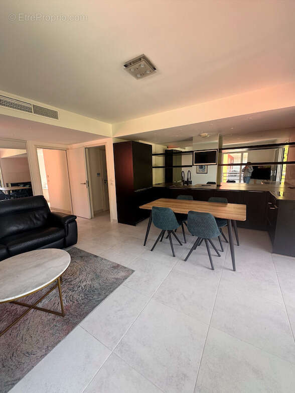 Appartement à EZE