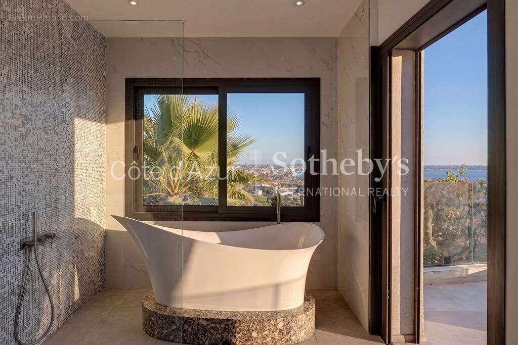 Villa contemporaine rénovée avec vue panoramique mer et Cap d’Antibes - photo 13