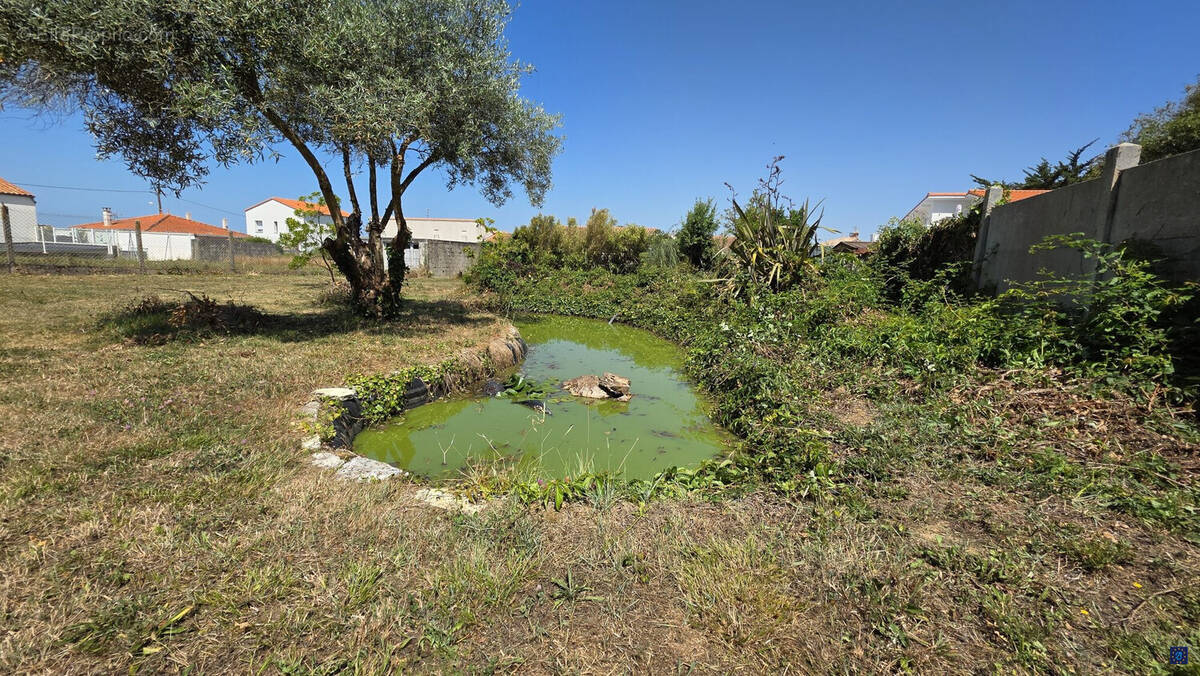 Terrain à SAINT-GEORGES-DE-DIDONNE