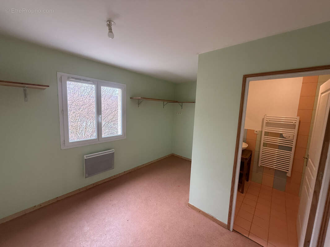 Maison à SAINT-JULIEN-CHAPTEUIL