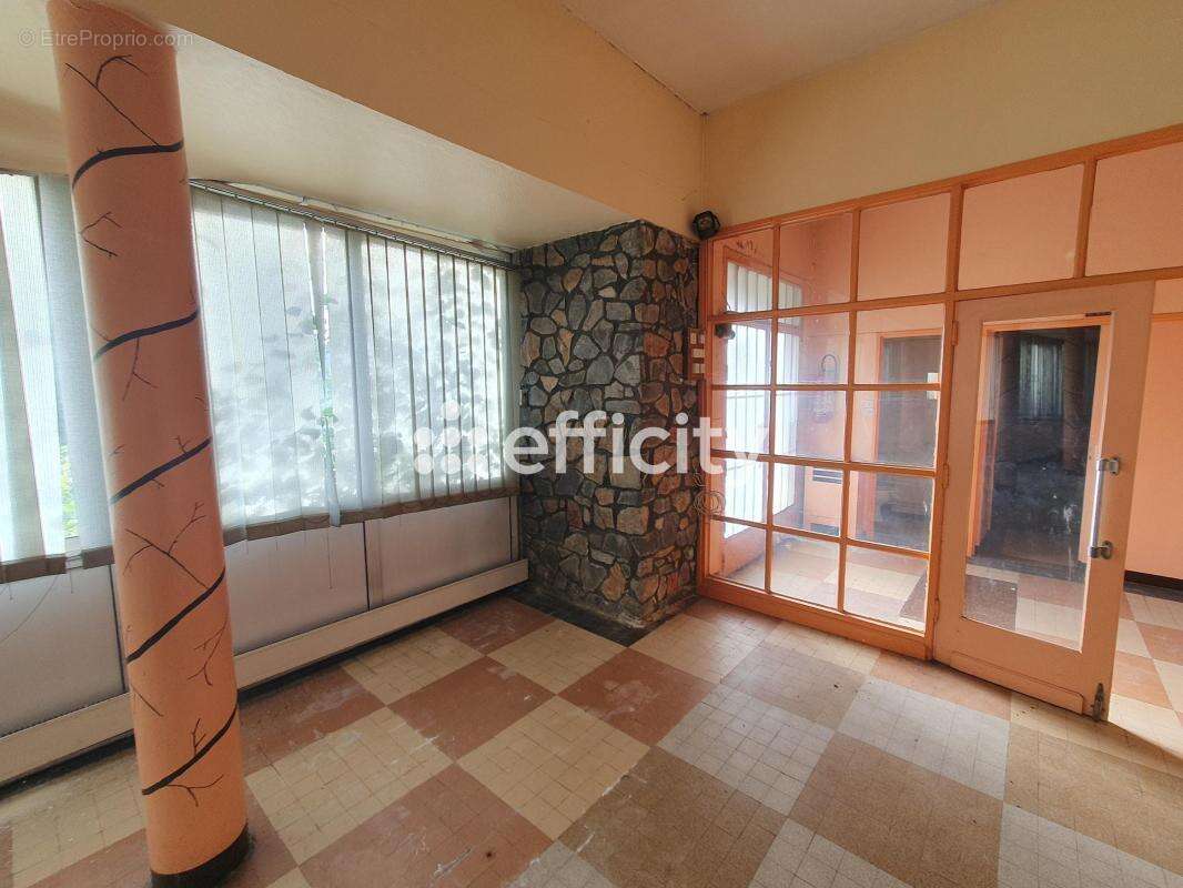 Commerce à CONDE-SUR-L&#039;ESCAUT