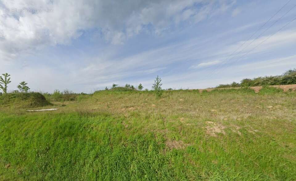 Terrain à THUN-L&#039;EVEQUE