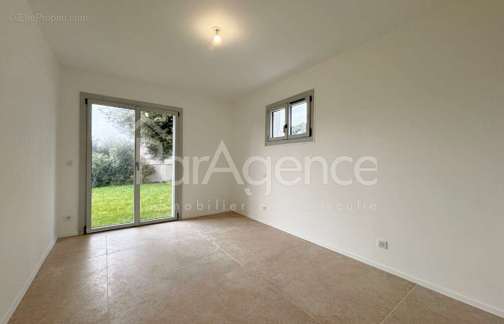 Maison à VAUX-SUR-MER