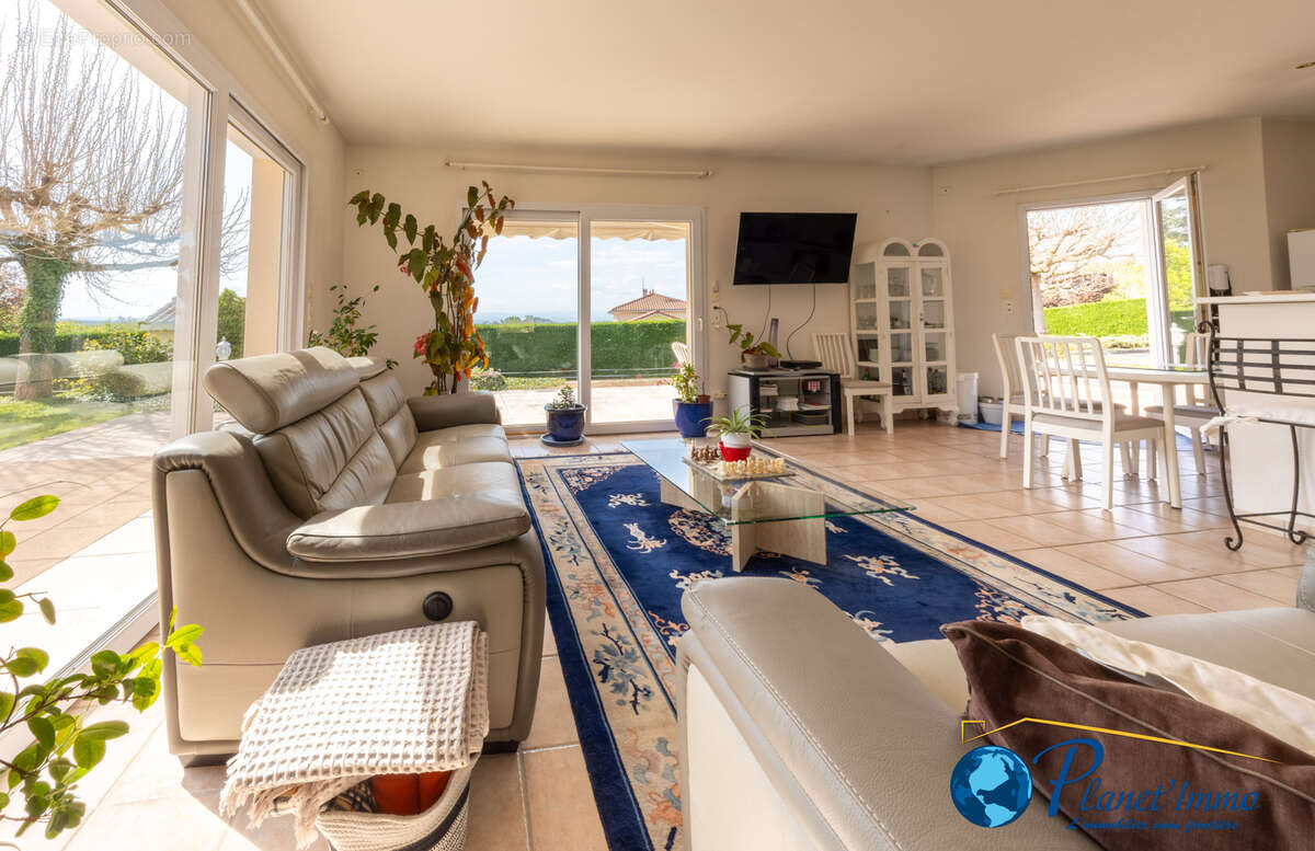 Maison à SAINT-BONNET-LES-OULES