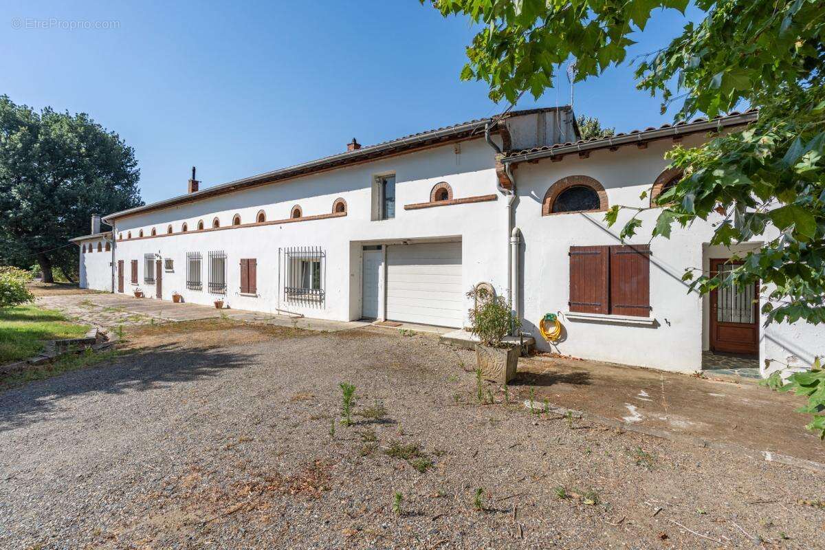 Maison 340 m² à Belberaud  - photo 3