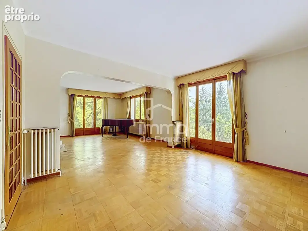 Maison 7 pièces 210 m² à vendre à Bellegarde-Sur-Valserine (01200) - photo 4