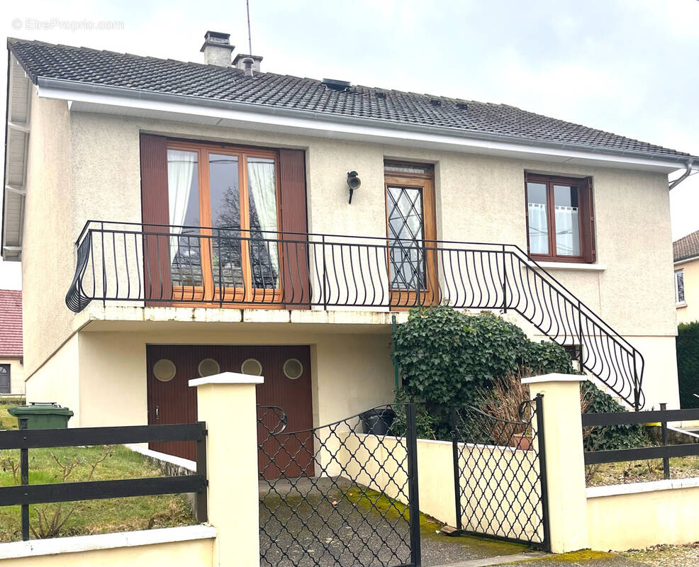 Maison à YZEURE