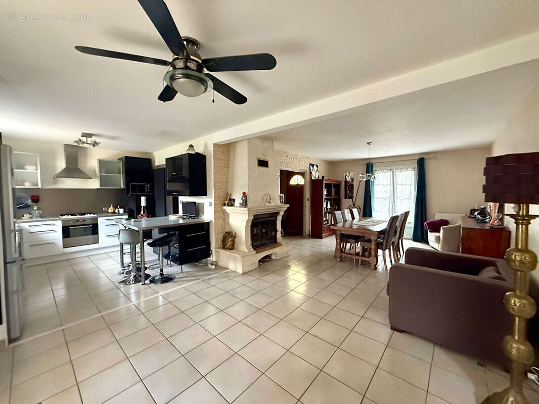 Maison à PARCAY-MESLAY