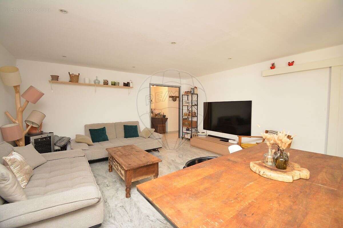 Appartement à SAINT-LAURENT-DU-VAR