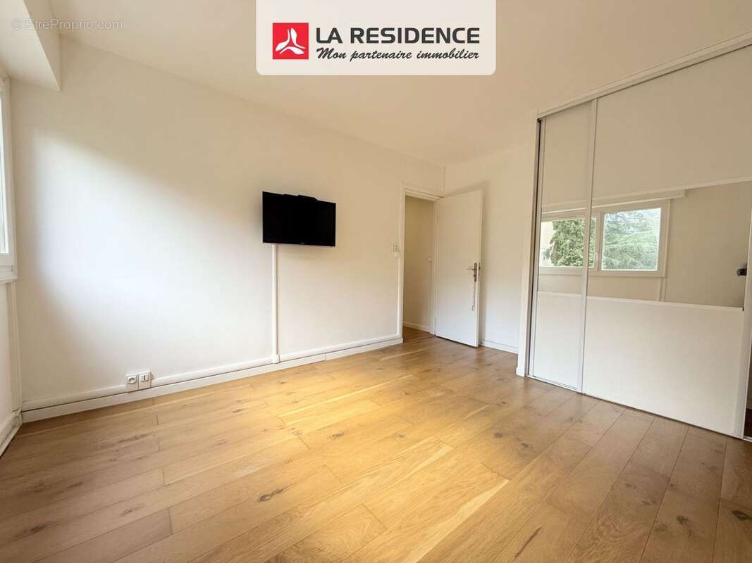 Appartement 80 m² à Velizy-Villacoublay  - photo 6